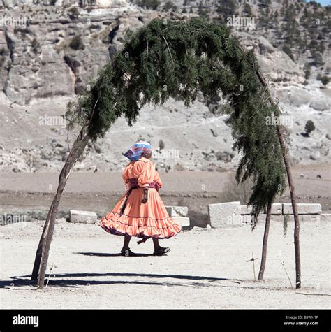 Tarahumara Woman Hi Res Stock Photography And Images Alamy