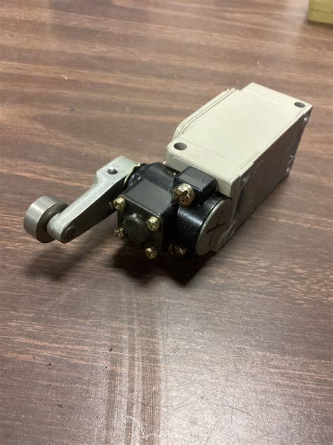 Omron Small Circuit Limit Switch Type Wl Ca N For Sale Online Ebay