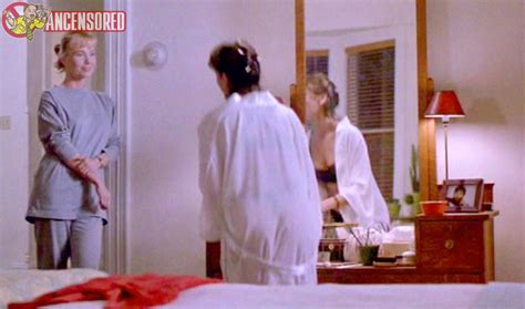 The Hand that Rocks the Cradle nude pics página 1