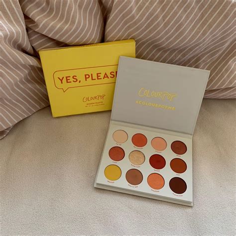 Colourpop • 12色眼影盤 Yes Please 附外盒 美妝保養 臉部護理 面部 化妝品在旋轉拍賣