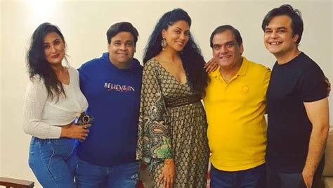 Kavita Kaushik Reunites With Her FIR Castmates And Recreates A Police ...