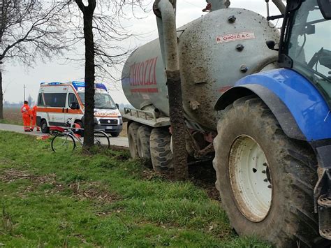 Camairago Ciclista Cade E Sbatte La Testa Muore A Anni