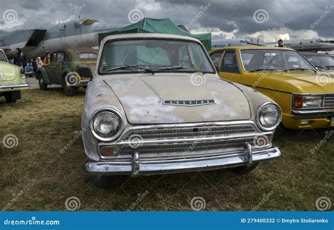 First Generation Ford Cortina Super Sedan An Inexpensive Mid