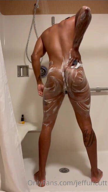 Trade Suds His Phat Ass Cheeks Up ThisVid