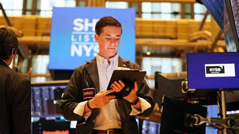 Wall Street Falls After Red Hot Inflation Data Nasdaq Down 158 Stock Market News