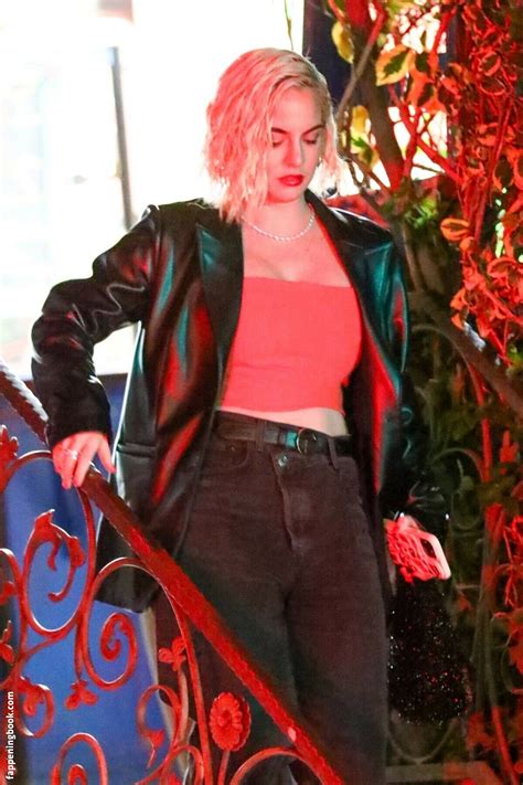 JoJo Levesque Nude OnlyFans Leaks Fappening FappeningBook