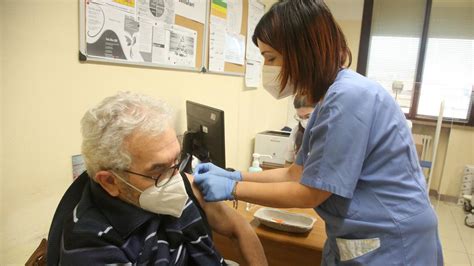 Open Day Per I Vaccini Contro Covid E Influenza Dosi Pronte Nei Centri