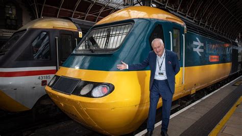 Intercity 125 Hundreds Take Last Hst From London Paddington Bbc News