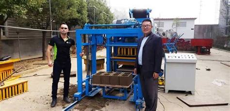 Qt Automatic Vibration Cement Concrete Block Making Machine For