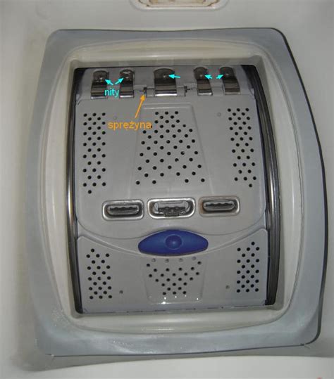 Electrolux EWT 1015 - Pęknięta sprężyna klapy bębna.