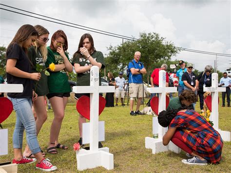 Texas Shooting Santa Fe Authorities Look For Motive After 10 Killed