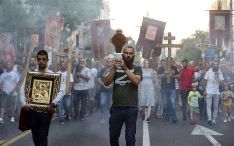 Miles Marchan Contra Evento Del Orgullo Gay Euro Pride En Serbia Aristegui Noticias