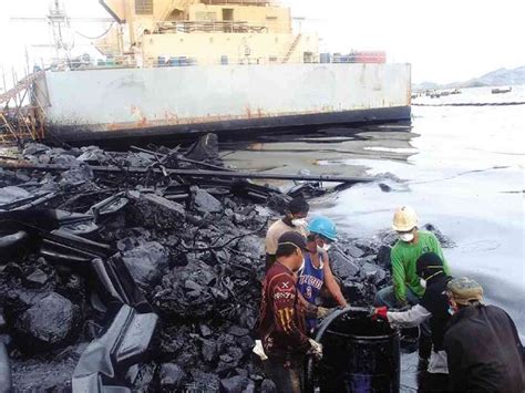 Residents Of Iloilo Area Affected By Oil Spill Told Its Safe To Go