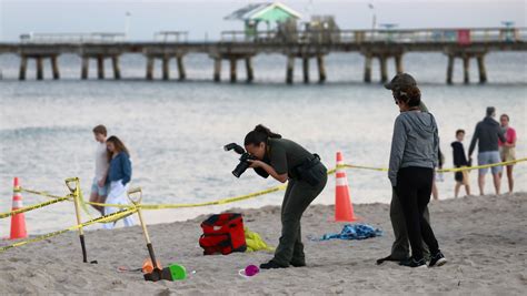 Muere Una Niña Al Derrumbarse El Agujero Que Cavaba En Una Playa De