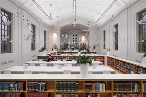 * Marianopolis College Library – Thomas Guignard photography