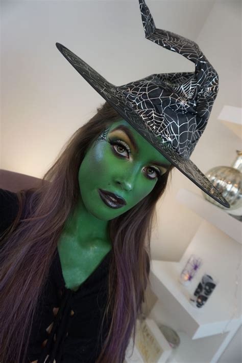 Easy Green Witch Makeup | Witch face paint, Halloween makeup witch, Face painting halloween