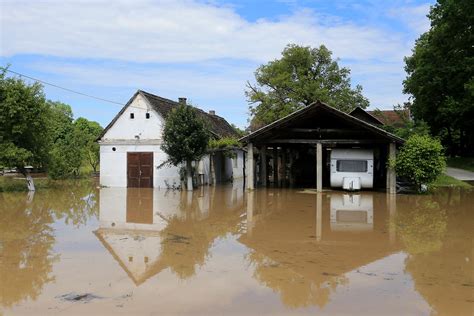 Galerija Katastrofalne poplave nakon puknuća nasipa str 1 Večernji hr