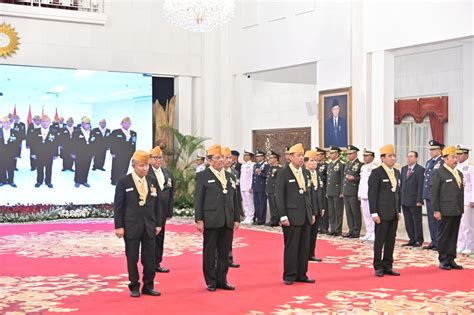 Foto Presiden Jokowi Lantik Pengurus Legiun Veteran Republik Indonesia