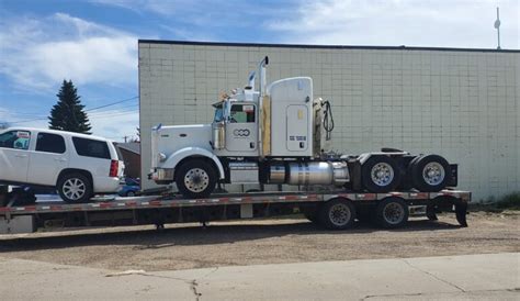 Day Cab Vs Sleeper Cab Semi Trucks Which Is Best For Heavy Hauling