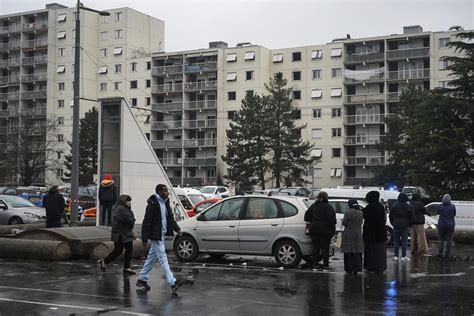 France Dix Morts Dont Cinq Enfants Meurent Dans Un Incendie En Banlieue De Lyon Lactualité