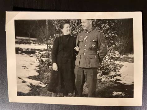 WEHRMACHT SOLDAT AUSZEICHNUNG EK Ehrenzeichen Original Foto 2 WK