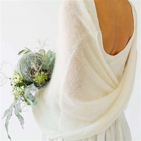 22 Best Bridal Shawls of 2021