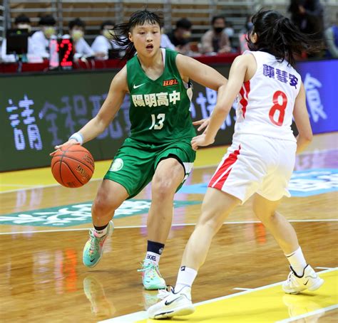 Hbl》拭乾上役生日輸球淚水張聿嵐「準大三元」 陽明第3勝拚連2季四強 籃球 敢動傳媒 Braveathlete