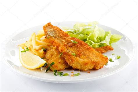 Plato De Pescado Filete De Pescado Frito Papas Fritas Con Verduras 2023