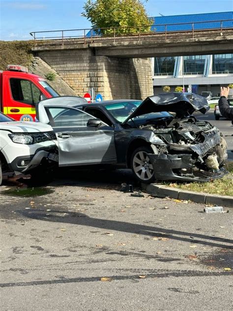 Accident rutier teribil pe strada Crinului din Piteşti Trei maşini