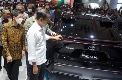 Pameran IIMS 2024 Dibuka Presiden Jokowi Tekankan Mobil Listrik Jadi