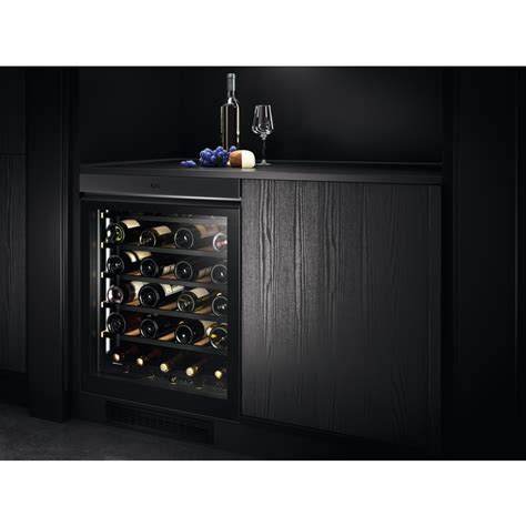 8000 Integrated Under Counter Wine Cooler 818 Cm Under Counter Wine Cabinets Aeg