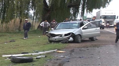 Por Esquivar Un Perro Dos Autos Chocaron De Frente En La Ruta 40