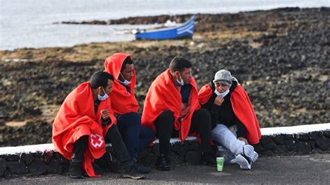 Al Menos Inmigrantes Han Muerto En El Mar En La Ruta Canaria