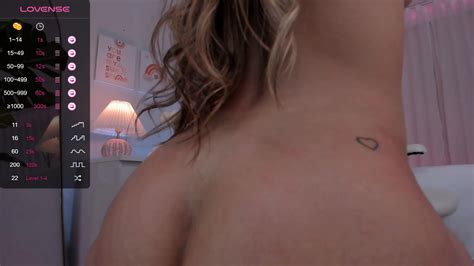 Latina Camgirl Grinding Dildo