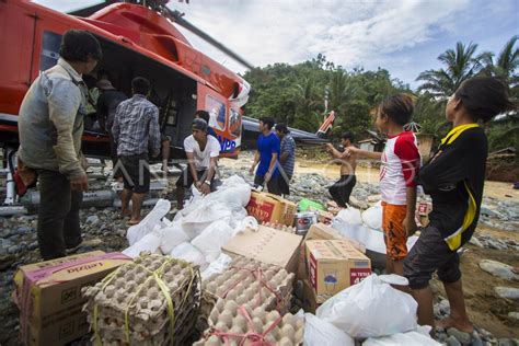 DISTRIBUSI LOGISTIK BANTUAN BANJIR MELALUI JALUR UDARA ANTARA Foto