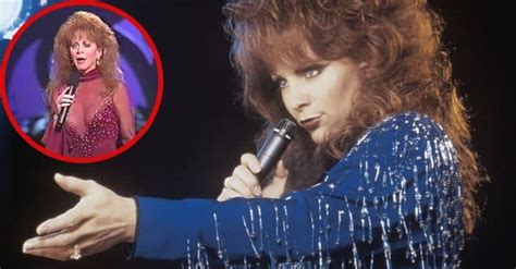 Reba McEntire’s Red Dress At The 1993 CMA Awards Was One Of The First Wardrobe Scandals