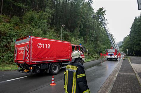 Unwetter Umgest Rzte B Ume Im Mk Feuerwehr Im Einsatz