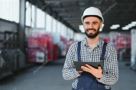 Retrato Del Trabajador De F Brica En El Equipo De Protecci N En La Sala