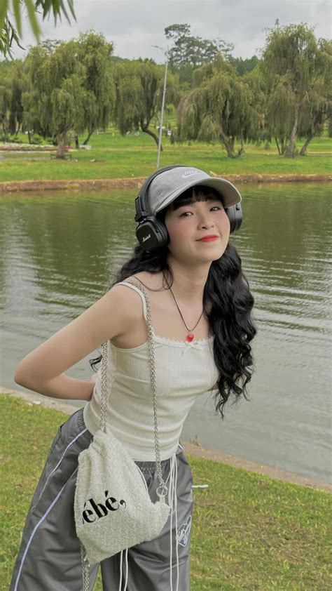 Cát xê tăng gấp lần hot girl nhóm hài vẫn chăm livestream chốt đơn Tự mua nhà tậu xe BMW