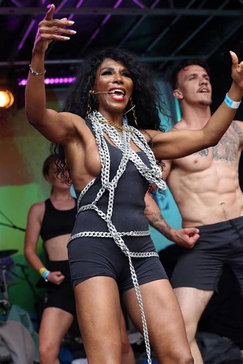 Sinitta Nude Nipples While Stage Performance Scandal Planet
