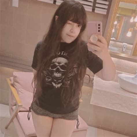 Amateur Teenie Cute Girl Showing Off Feat Hana Lily By Faphouse Xhamster