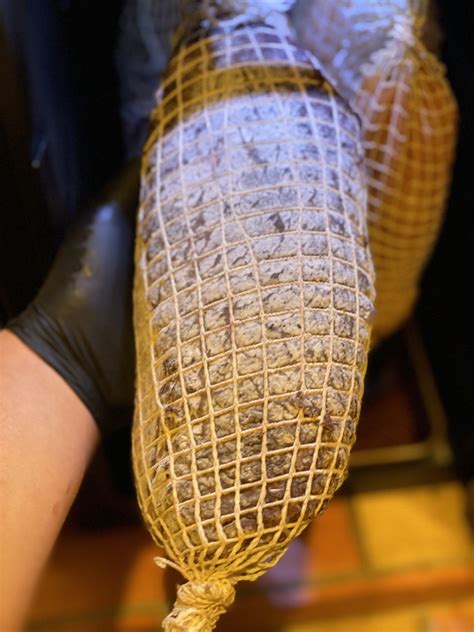 Bactoferm 600 on Bresaola @4 days : r/Charcuterie