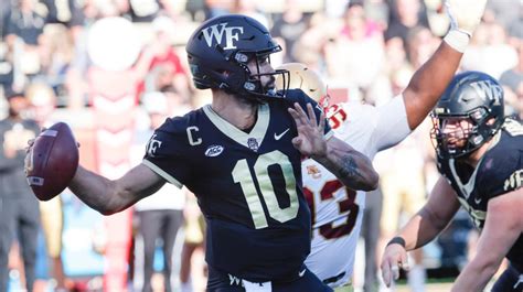 Wake Forest Qb Sam Hartman To Enter The Transfer Portal Notre Dame The