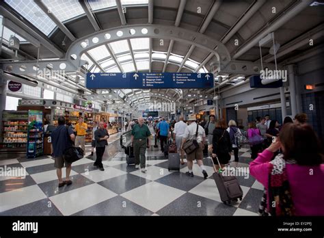 Busy Airport Terminal Hi Res Stock Photography And Images Alamy