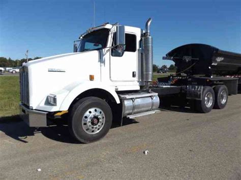 Kenworth T 800 2005 Daycab Semi Trucks