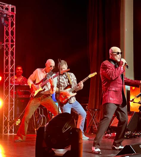 This ultimate oldies but goodies song list will surprise your guests 12