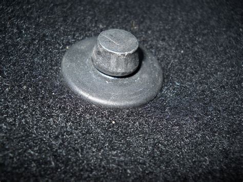 Клипсы передних ковриков. — Volkswagen Jetta V, 1,6 л, 2008 года ...