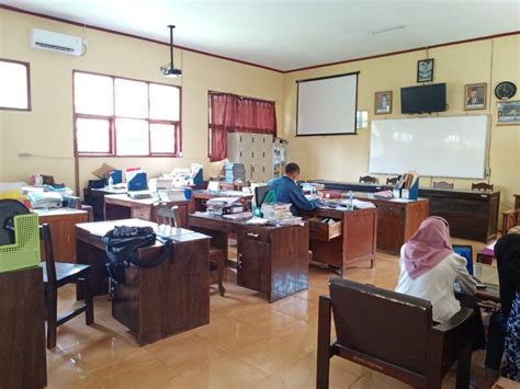 Ruang Guru Sma Negeri 1 Sukagumiwang