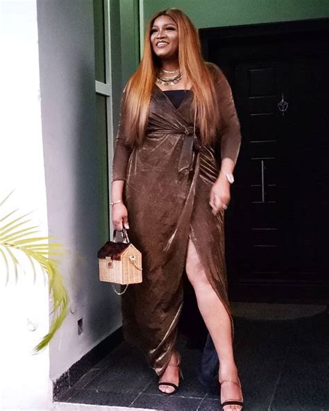 Actress Omotola Jalade Reveals Sexy Thighs In Gold Wrap Selfies