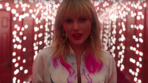 Heart Earrings Of Taylor Swift In Taylor Swift Lover Music Video